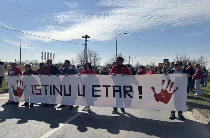 A Vajdasági Rádió és Televízió munkatársainak egy csoportja csatlakozott az egyetemistákhoz.