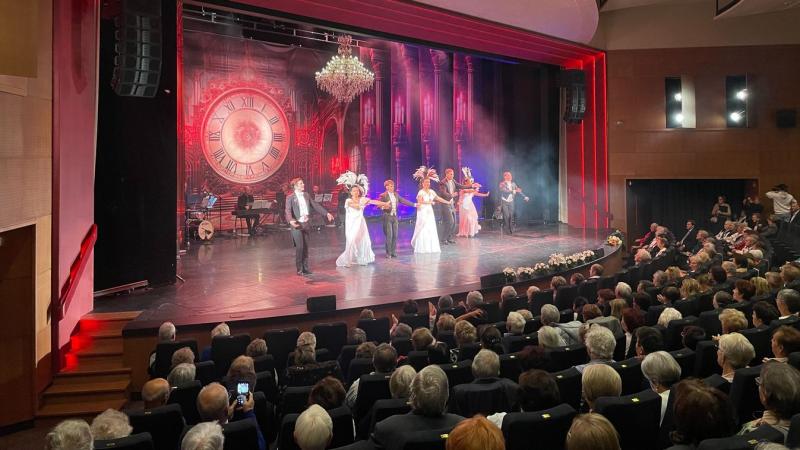 Szívből jövő köszönetünket fejezzük ki, hiszen egy különleges gála keretében ünnepeltük meg az időseket. A rendezvény során díjakat adtunk át, amelyekkel tiszteletünket fejeztük ki életük és hozzájárulásuk iránt. Az eseményről készült fotók megörökítik a 