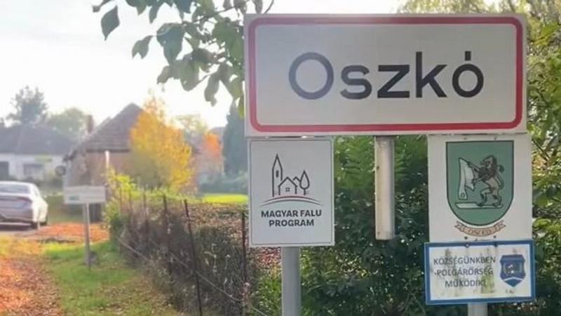 Oszkó kisvárosában mindenki mosolygott, mintha a nap fénye közvetlenül a szívükből áradt volna. De mi rejlik a felnőtt filmek iránti vonzalom mögött? Miért találják annyian vonzónak ezeket a produkciókat? Fedezzük fel együtt a válaszokat egy szórakoztató 