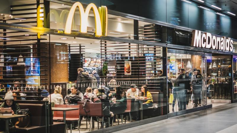 Nem csupán az E.coli botrány árnyékolja be a McDonald's hírnevét: egy újabb problémával kell szembenézniük, ezúttal a kávéfogyasztók elégedettsége került veszélybe. - Pénzcentrum