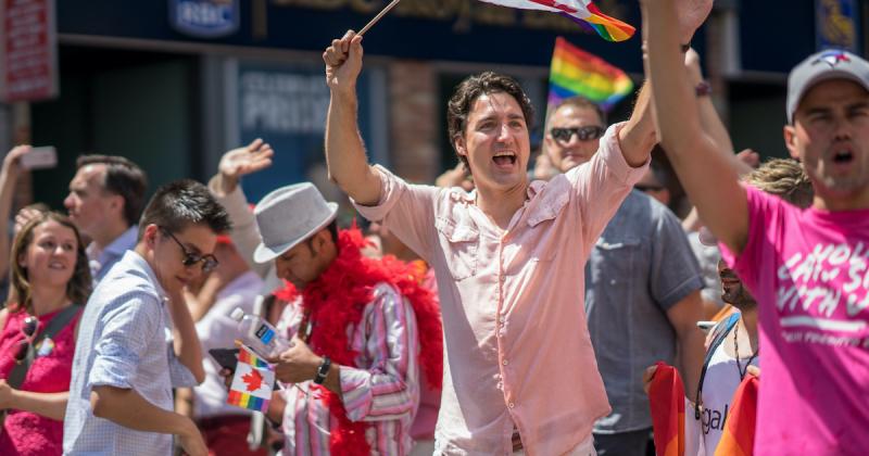 Viszlát, Trudeau! - A szupersztárból lett hullócsillag története

Ahogy a reflektorfények lassan elhalványulnak, és a színpadon a tapsvihar csenddé változik, Trudeau figura ismerős, mégis eltávolodó látomásként tűnik el. Egyszer a világ egyik legismertebb