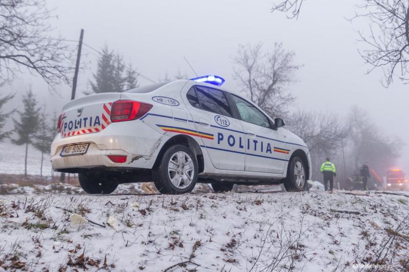 Gumiabroncs-robbanás okozta baleset | Székelyhon

A baleset hátterében egy hirtelen elrobbant gumiabroncs állt, amely váratlanul bekövetkezett, és súlyos következményekkel járt. Az eset részletei még folyamatban lévő nyomozás alatt állnak, és a hatóságok 