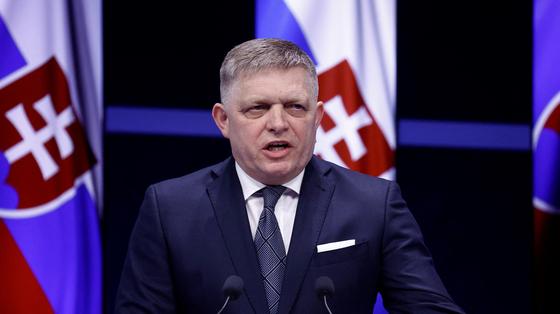 Robert Fico magával viszi édesanyját is a pápai látogatásra.