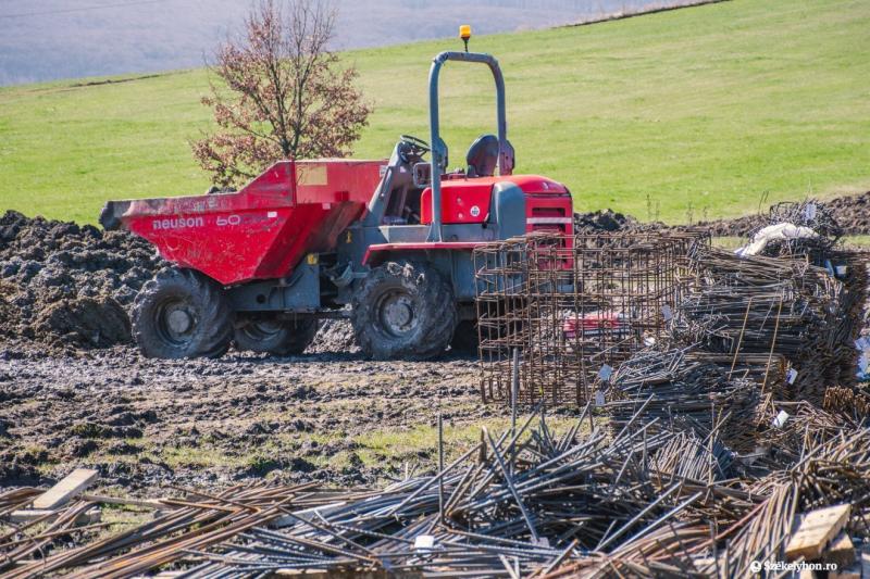 Négy új bölcsőde építése folytatódik Hargita megyében | Székelyhon

A hargitai régióban négy bölcsőde építése zajlik, amely a helyi közösségek számára jelentős előrelépést hoz. A projekt célja, hogy biztosítsa a kisgyermekek számára a megfelelő nevelési é