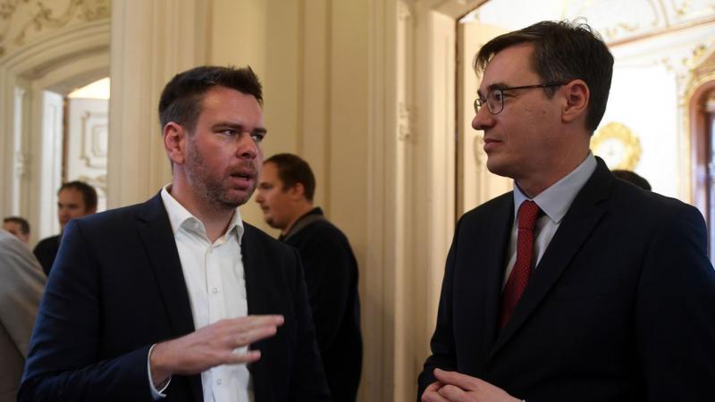 Fiúk, tényleg két kilométert sem tudtok rendben tartani? - Szentkirályi elmondta a véleményét Karácsonynak és Vitézynek.