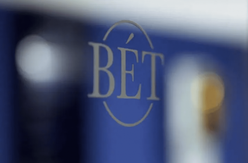 Tőzsdei pillanatok, November 13. – A BUX index emelkedést mutat, míg az OTP és a Mol részvényei is kedvező árfolyamot jegyeznek a nap folyamán.